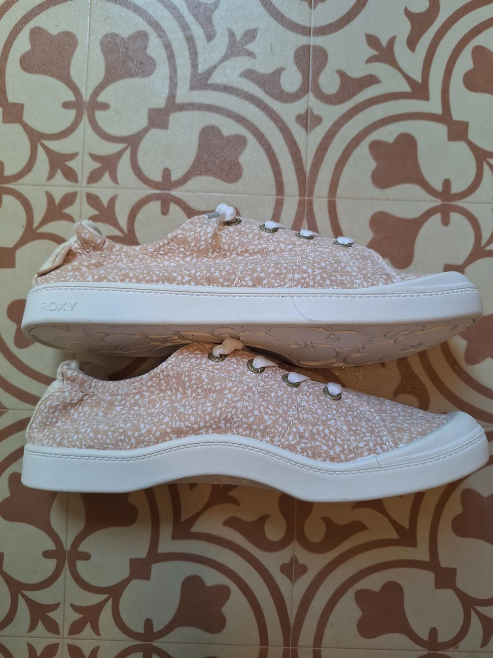 Roxy light tan